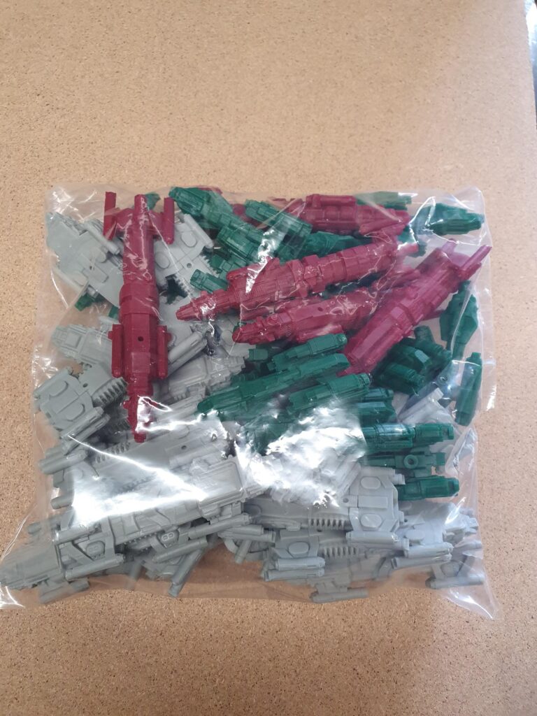SPACESHIP *GRAB BAG* IS BACK!!! 50 x RED, GREEN + GREY PLASTIC SPACESHIPS. BE QUICK!!!
