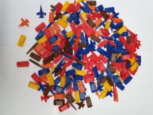 BAG OF 209 x PLASTIC TANKS BOATS AND PLANES